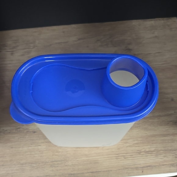 Tupperware Storage Container with spout 2.3L 1614 and 6115 -oval modular mates - Picture 3 of 6
